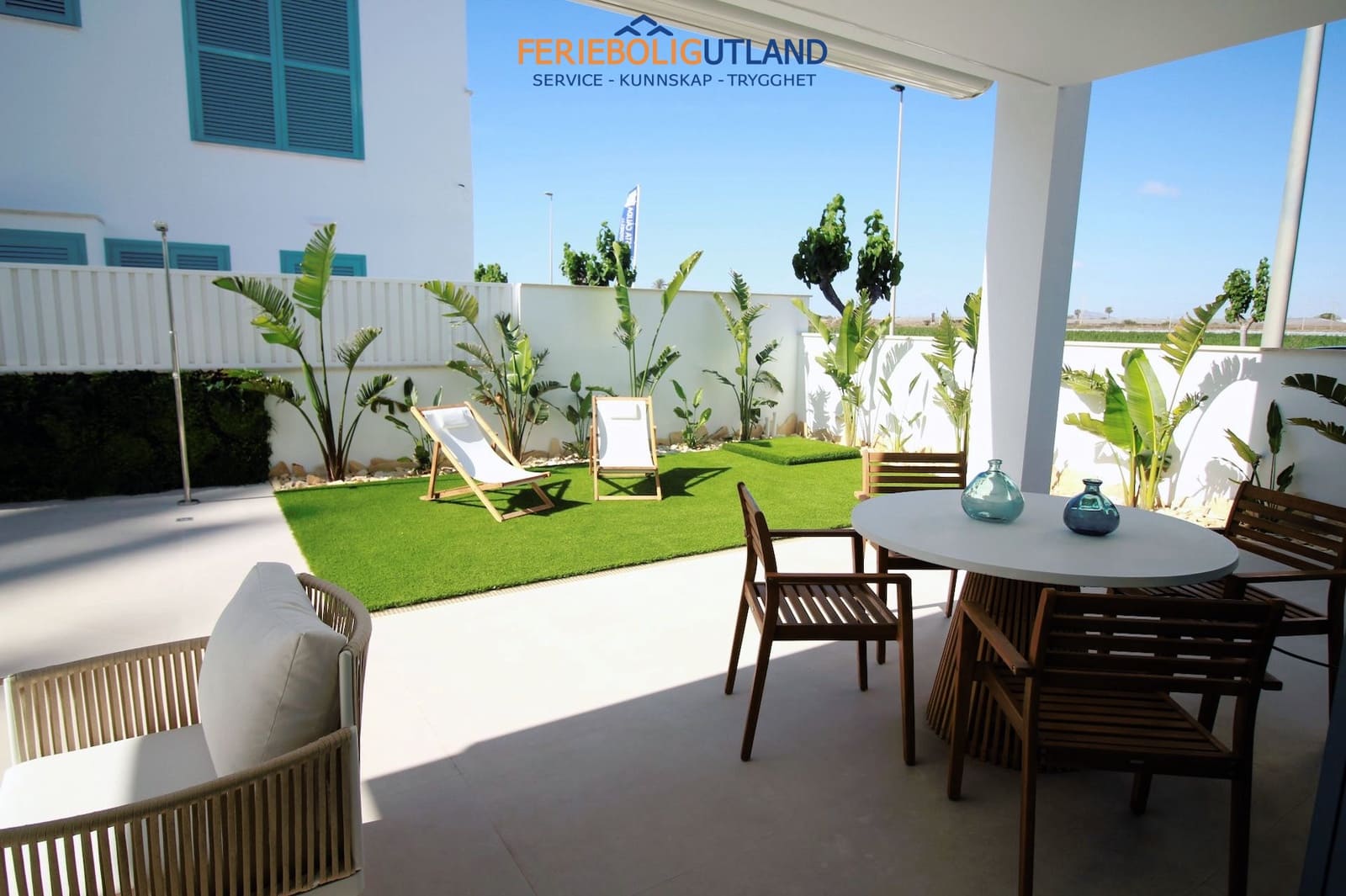 Bungalow de 2 habitaciones en Torre de la Horadada en venta con piscina garaje - 385.000 € (Ref: 10006885)