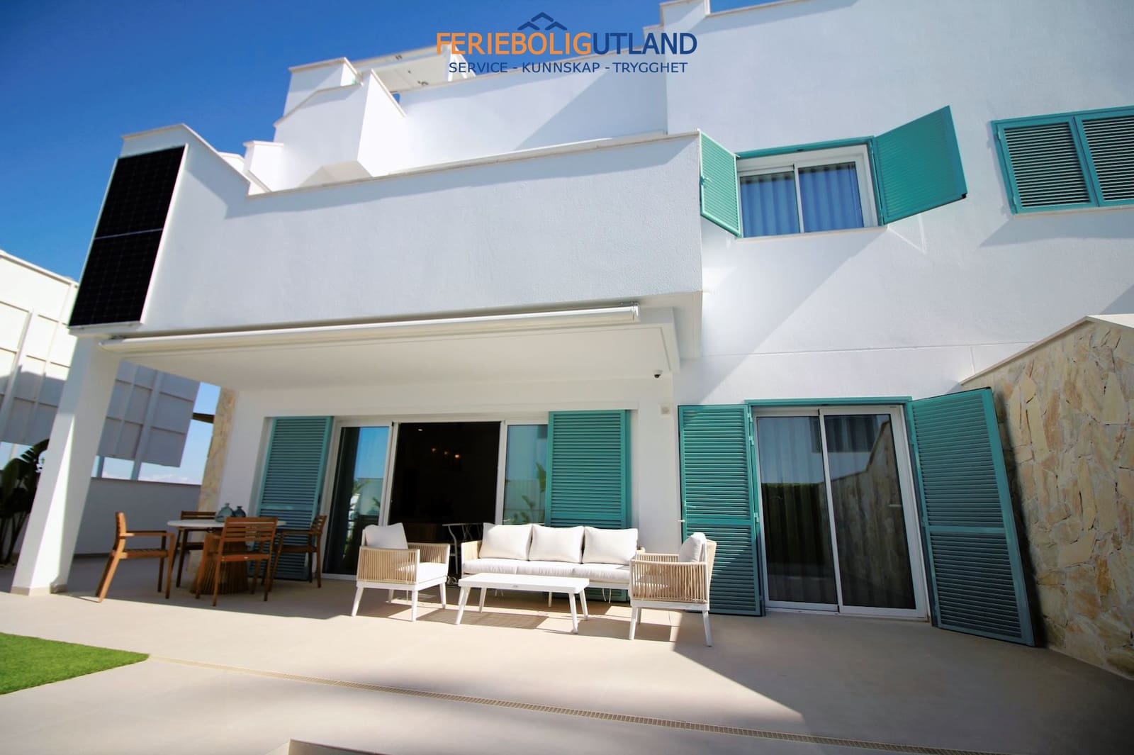 Bungalow de 2 habitaciones en Torre de la Horadada en venta con piscina garaje - 385.000 € (Ref: 10006885)