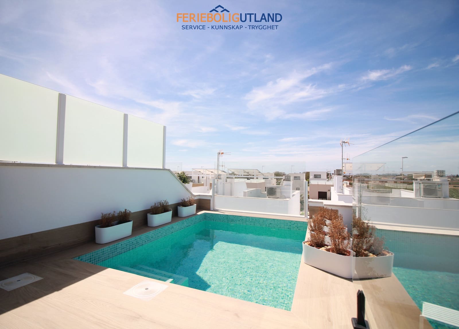 Bungalow de 2 habitaciones en Torre de la Horadada en venta con piscina garaje - 385.000 € (Ref: 10006885)