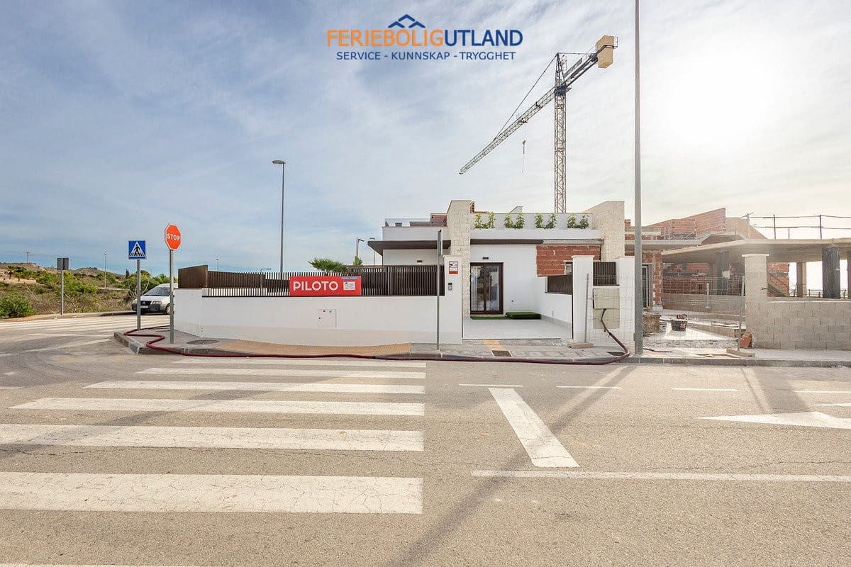 3 soveværelse Semi-Rækkehus til salg i Los Montesinos med swimmingpool garage - € 315.000 (Ref: 10006886)
