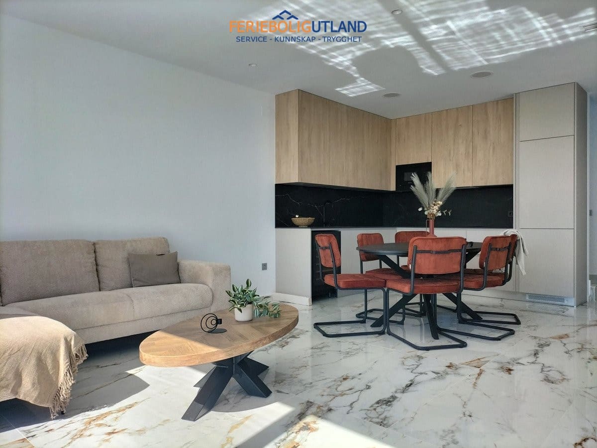 Chalet de 3 habitaciones en Pilar de la Horadada en venta con piscina garaje - 399.000 € (Ref: 10006890)