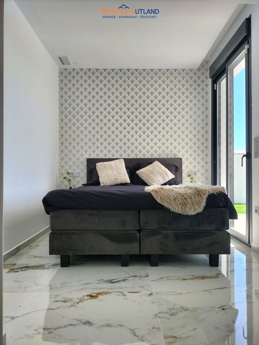 Chalet de 3 habitaciones en Pilar de la Horadada en venta con piscina garaje - 399.000 € (Ref: 10006890)