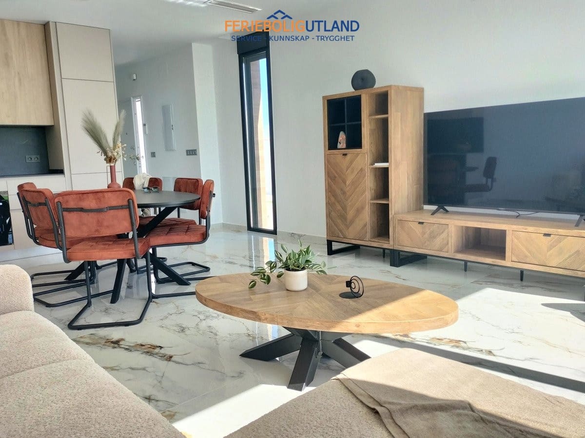 Chalet de 3 habitaciones en Pilar de la Horadada en venta con piscina garaje - 399.000 € (Ref: 10006890)