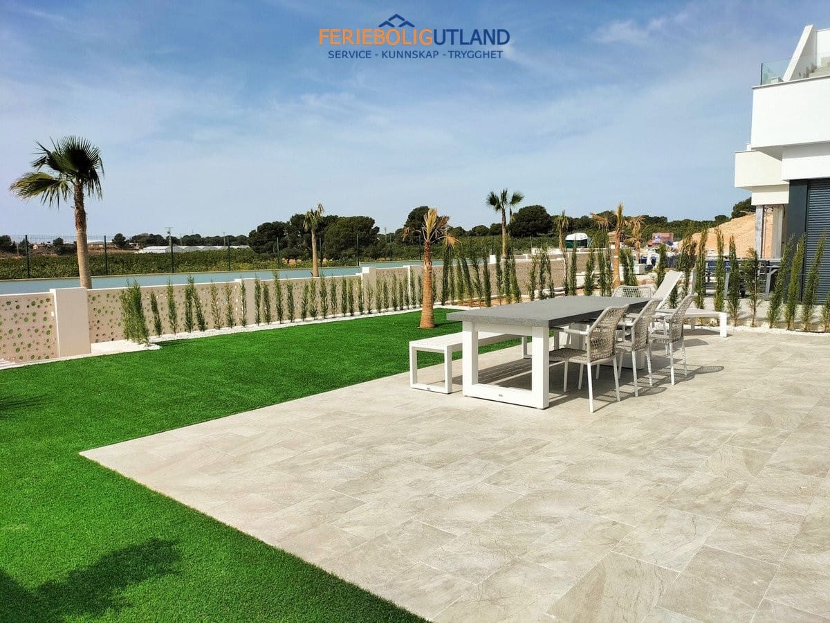 Chalet de 3 habitaciones en Pilar de la Horadada en venta con piscina garaje - 399.000 € (Ref: 10006890)