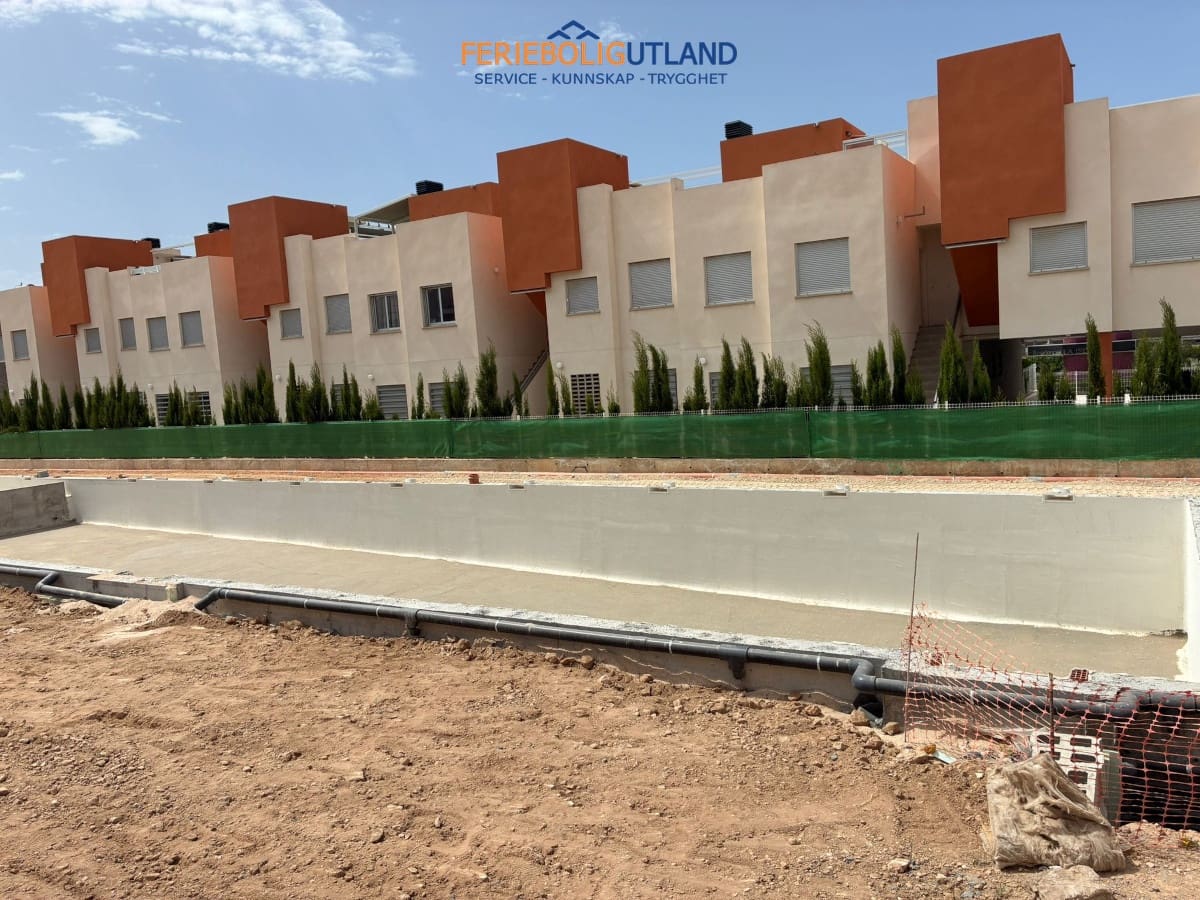2 soveværelse Lejlighed til salg i Torrevieja med swimmingpool garage - € 270.900 (Ref: 10006895)