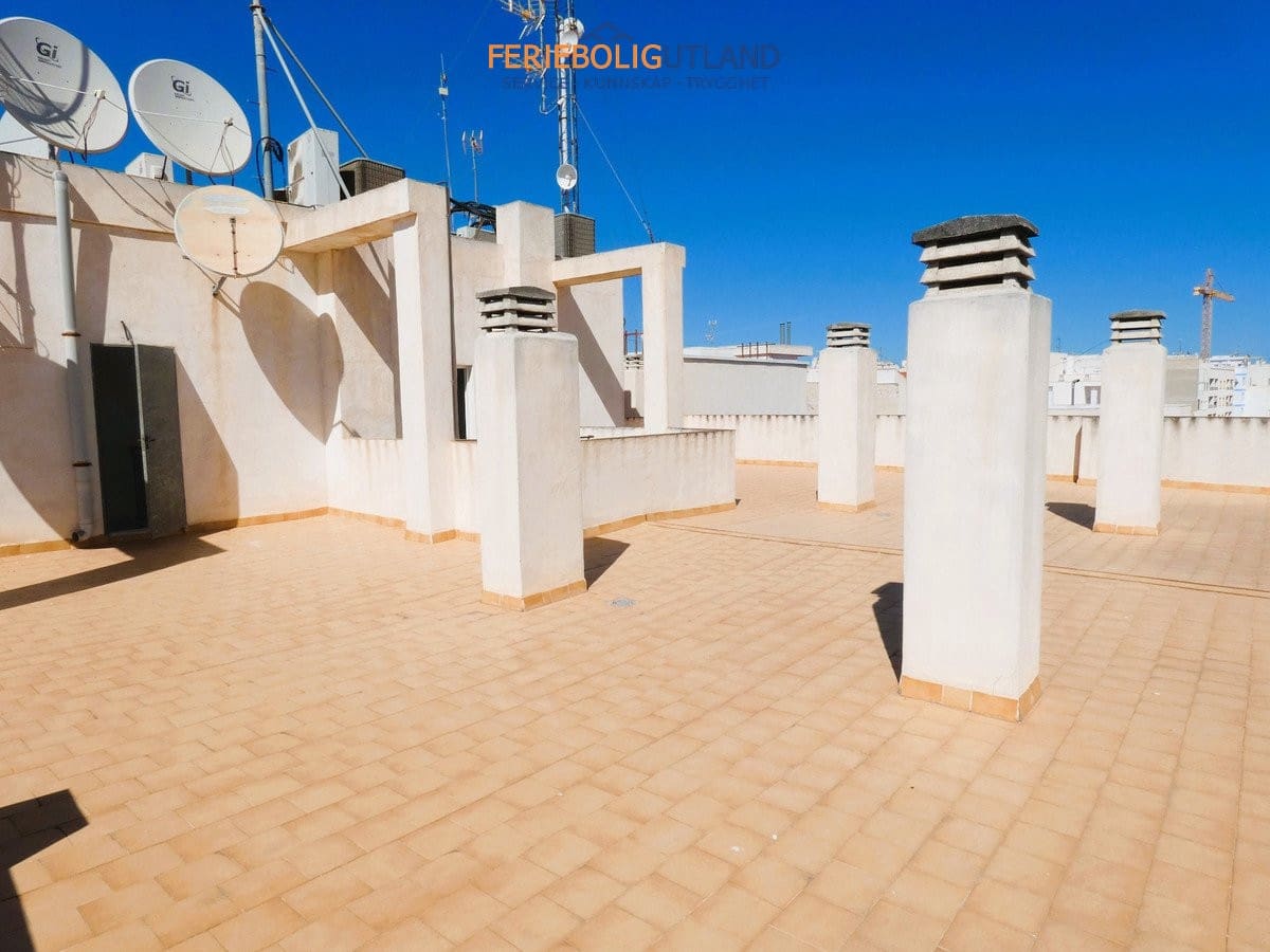 Apartamento de 3 habitaciones en Torrevieja en venta - 199.000 € (Ref: 10006897)