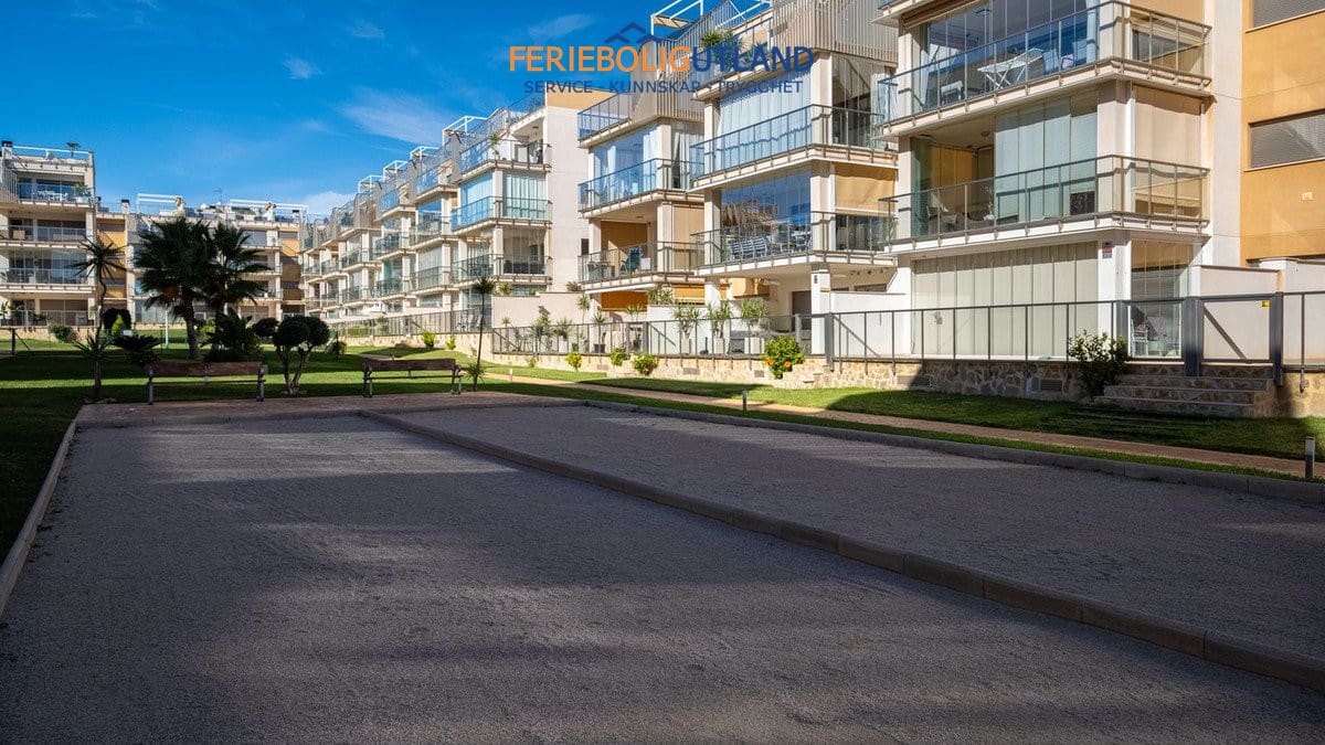 2 soveværelse Lejlighed til salg i Villamartin med swimmingpool garage - € 265.000 (Ref: 10006899)