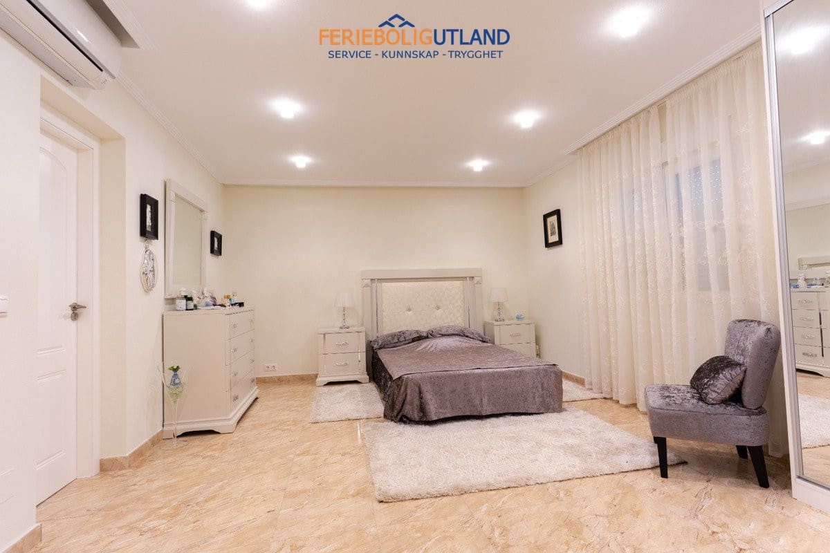 7 slaapkamer Villa te koop in Los Balcones met zwembad garage - € 930.000 (Ref: 10006900)