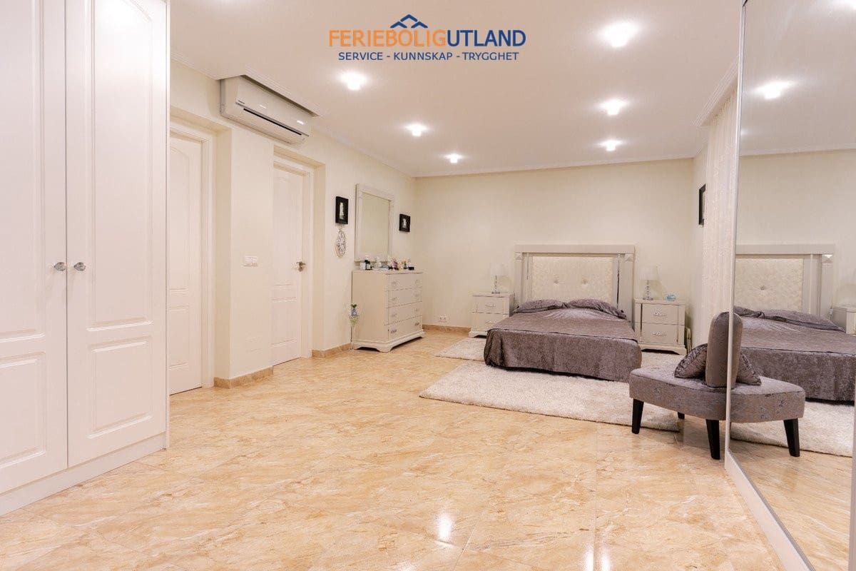 7 slaapkamer Villa te koop in Los Balcones met zwembad garage - € 930.000 (Ref: 10006900)