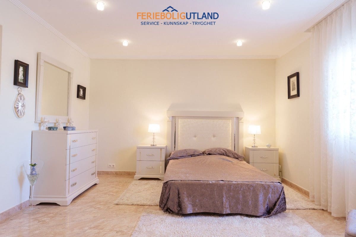 7 slaapkamer Villa te koop in Los Balcones met zwembad garage - € 930.000 (Ref: 10006900)