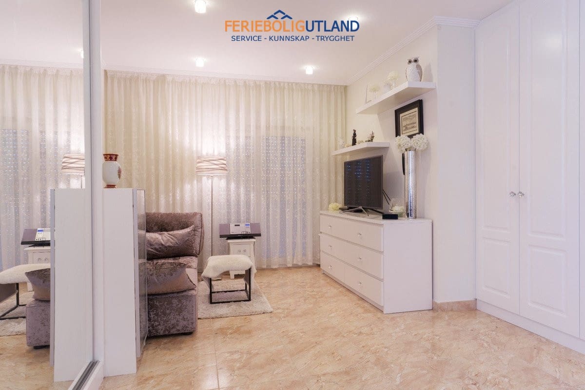 7 slaapkamer Villa te koop in Los Balcones met zwembad garage - € 930.000 (Ref: 10006900)