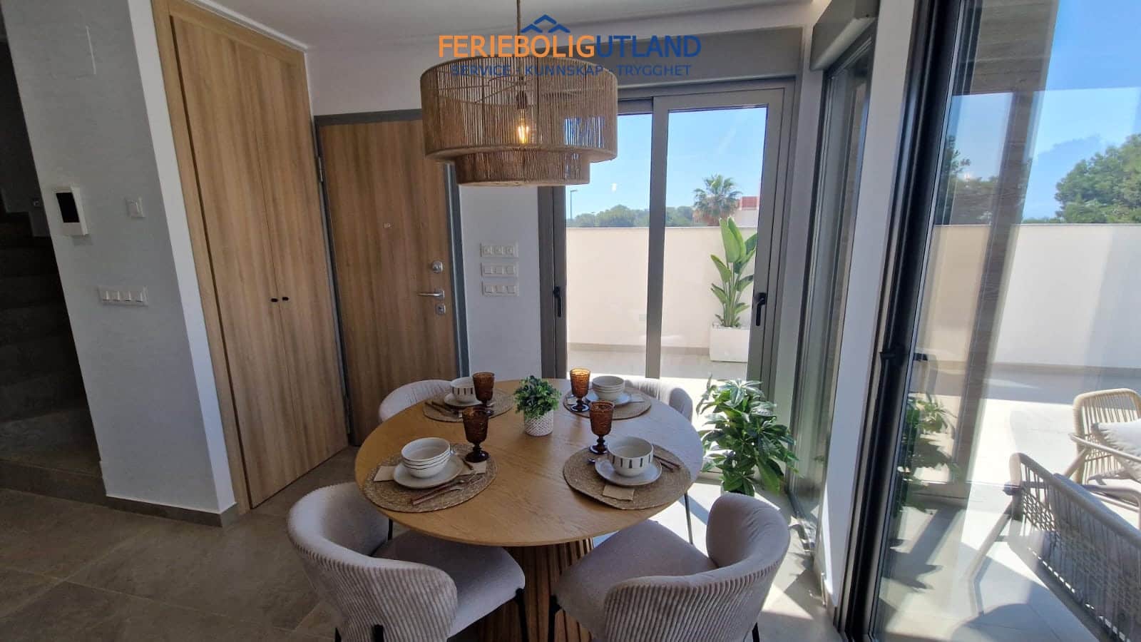 Chalet de 3 habitaciones en Pilar de la Horadada en venta con piscina garaje - 474.900 € (Ref: 10006902)