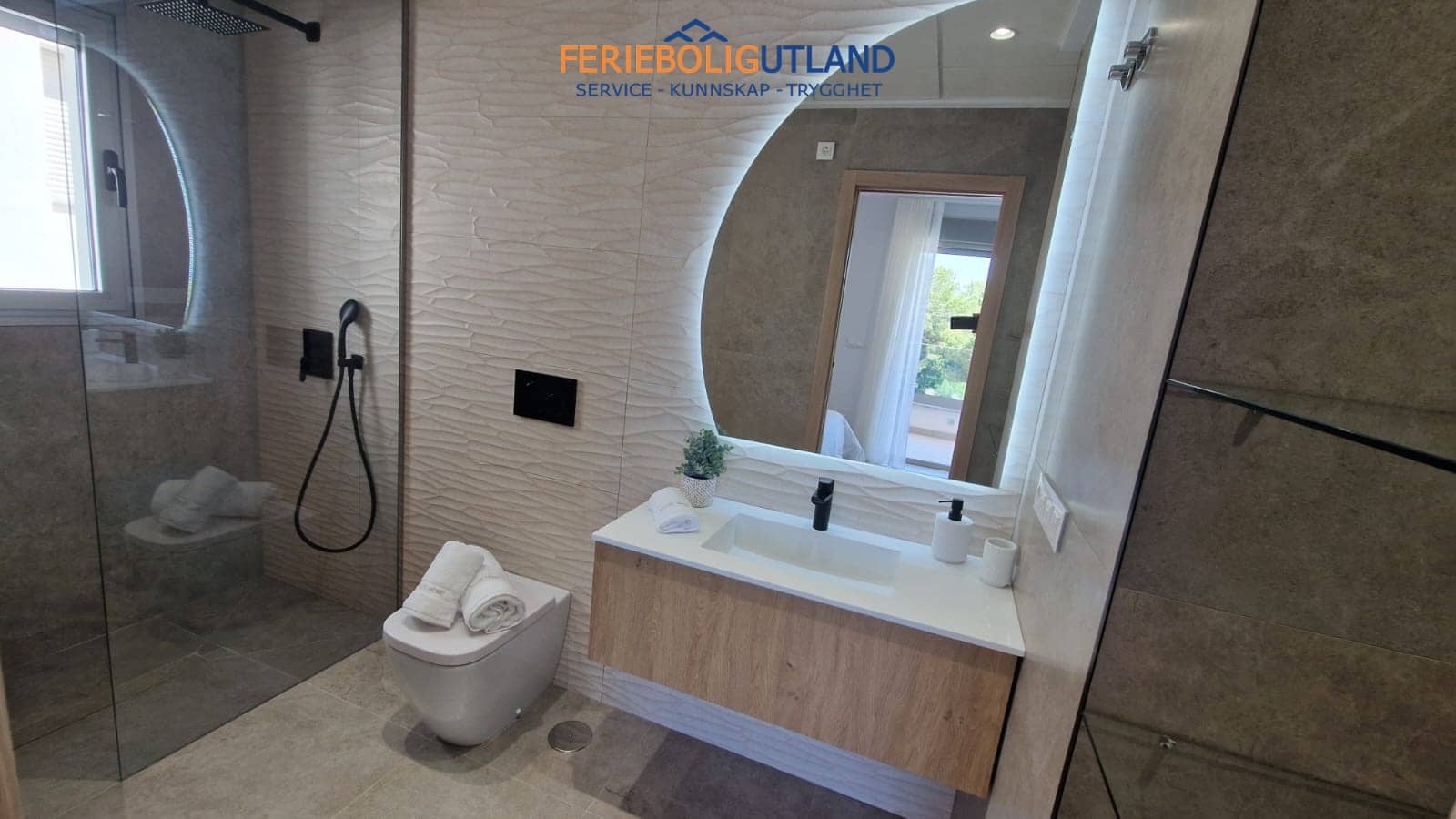 Chalet de 3 habitaciones en Pilar de la Horadada en venta con piscina garaje - 474.900 € (Ref: 10006902)