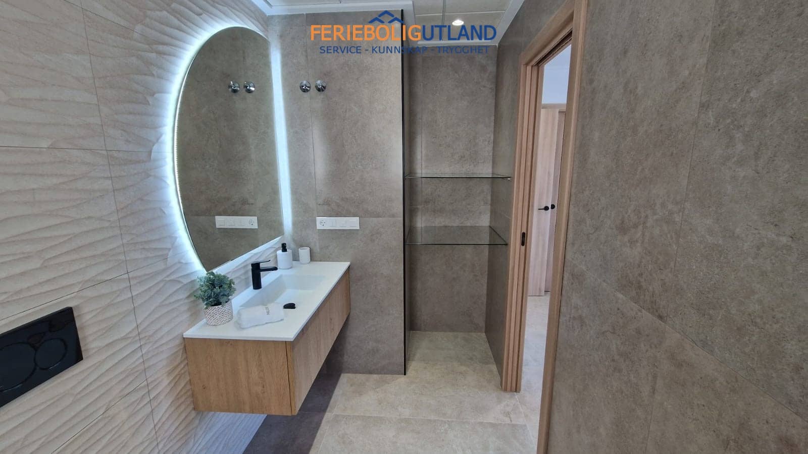 Chalet de 3 habitaciones en Pilar de la Horadada en venta con piscina garaje - 474.900 € (Ref: 10006902)