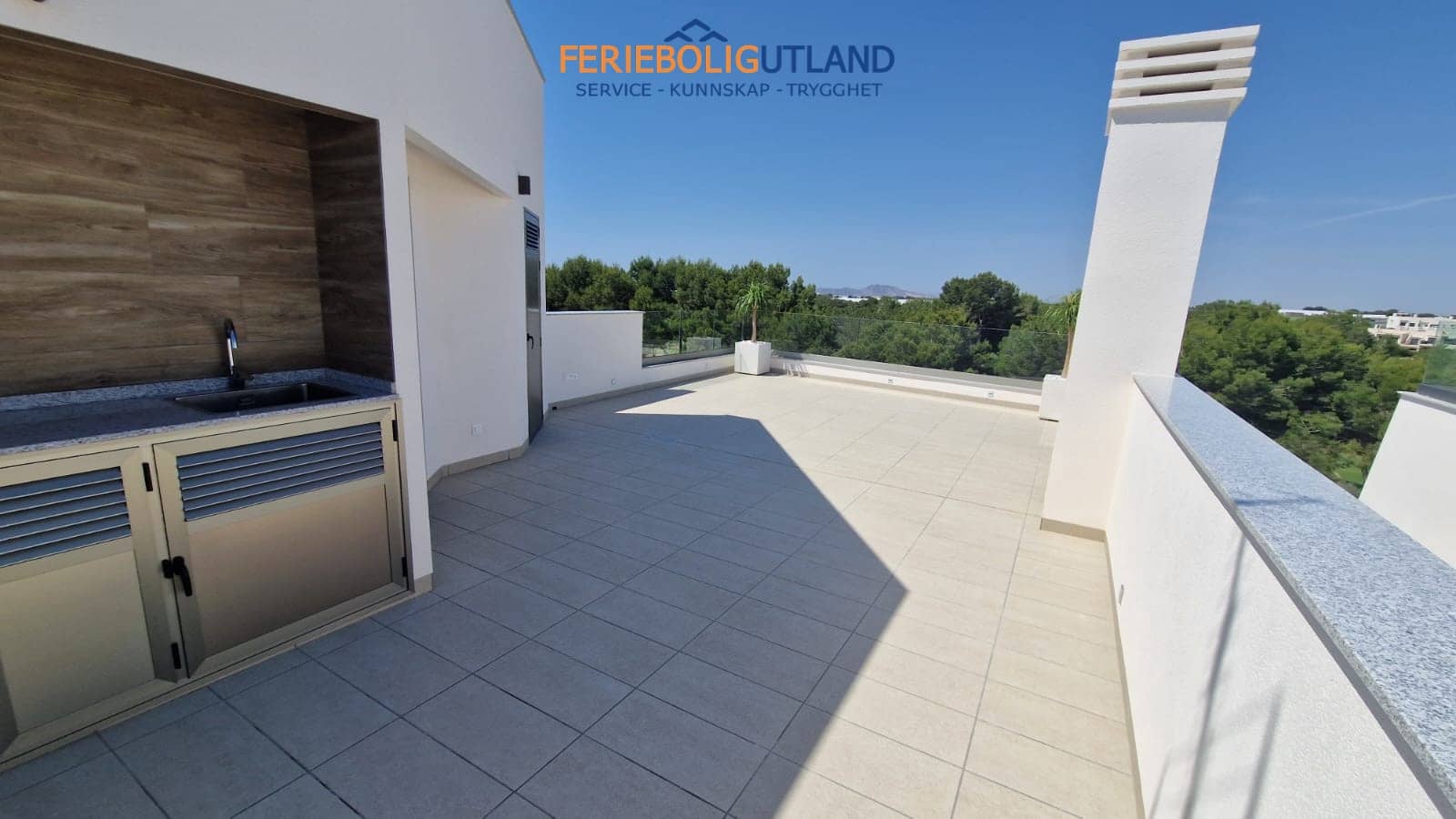 Chalet de 3 habitaciones en Pilar de la Horadada en venta con piscina garaje - 474.900 € (Ref: 10006902)
