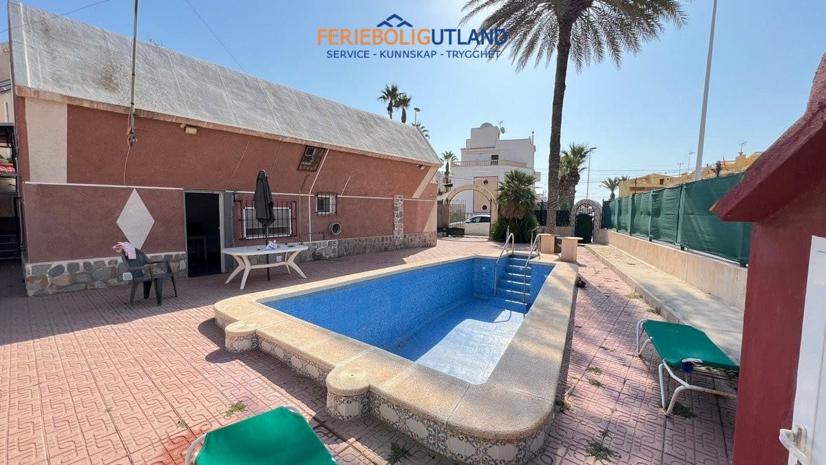 3 soveværelse Villa til salg i Torrevieja med swimmingpool garage - € 490.500 (Ref: 10006907)