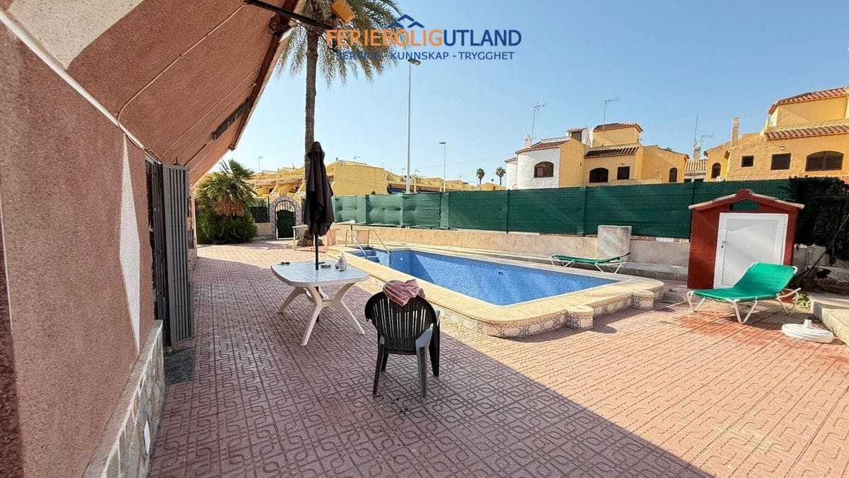 3 soveværelse Villa til salg i Torrevieja med swimmingpool garage - € 490.500 (Ref: 10006907)