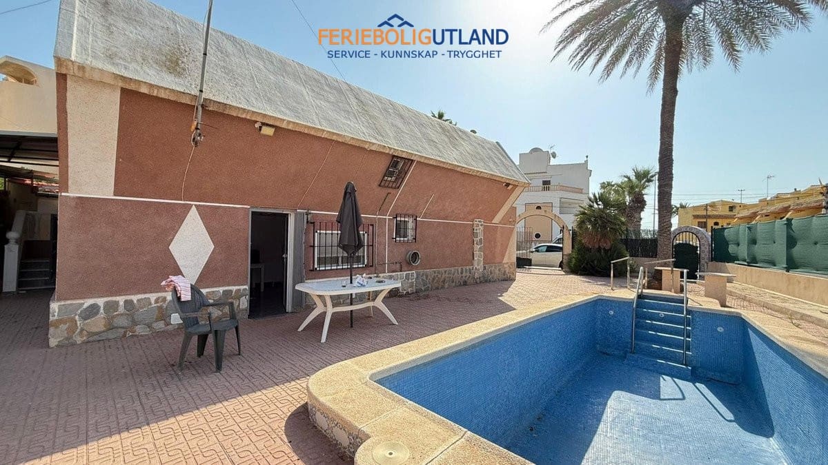 3 soveværelse Villa til salg i Torrevieja med swimmingpool garage - € 490.500 (Ref: 10006907)