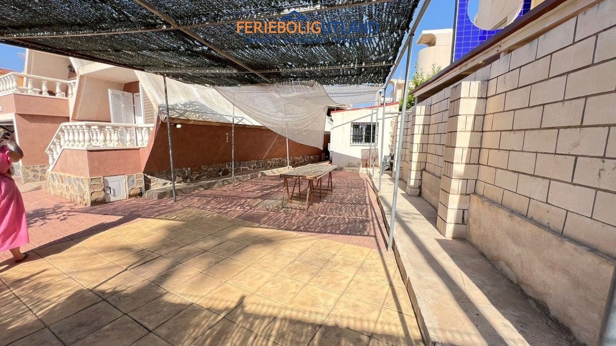 3 soveværelse Villa til salg i Torrevieja med swimmingpool garage - € 490.500 (Ref: 10006907)