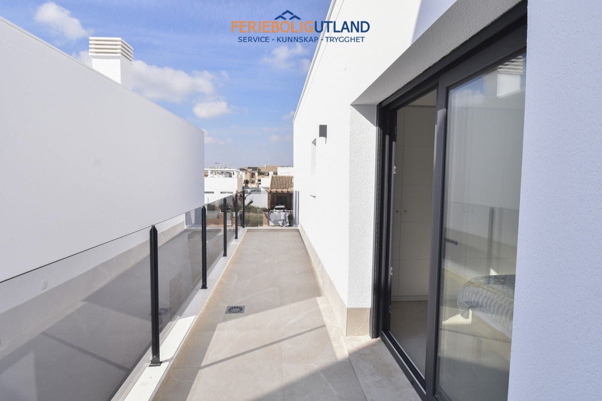 3 bedroom Villa for sale in San Pedro del Pinatar with pool garage - € 439,000 (Ref: 10006915)