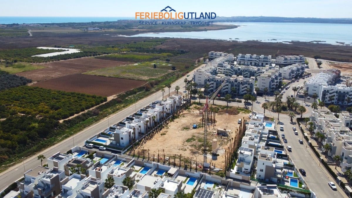 Apartamento de 2 habitaciones en El Raso en venta con piscina - 365.000 € (Ref: 10006917)