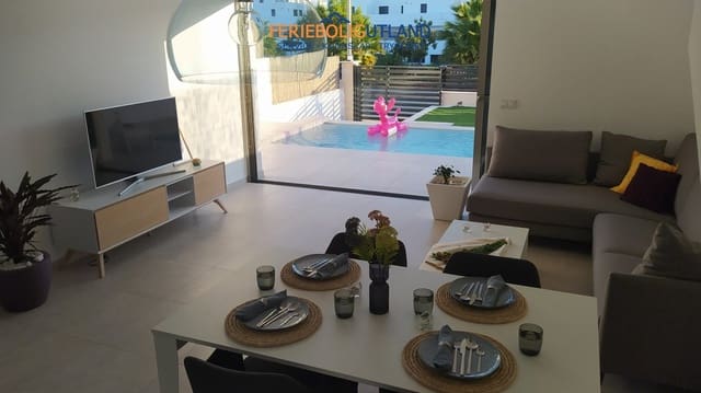 3 soverom Villa til salgs i Villamartin, Orihuela med svømmebasseng garasje - € 669 900 (Ref: 10006918)