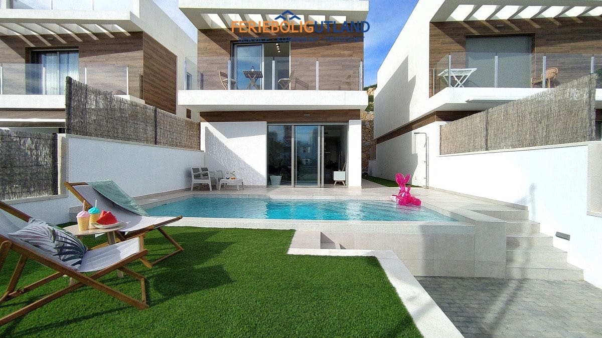 3 soverom Villa til salgs i Villamartin med svømmebasseng garasje - € 669 900 (Ref: 10006918)