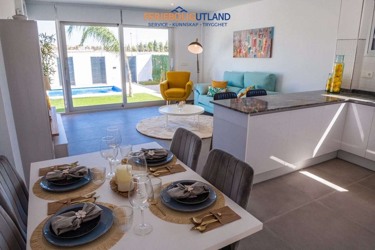 3 soverom Villa til salgs i Los Alcazares med svømmebasseng garasje - € 445 000 (Ref: 10006926)