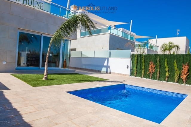 3 soverom Villa til salgs i Centro, Los Alcázares med svømmebasseng garasje - € 445 000 (Ref: 10006926)