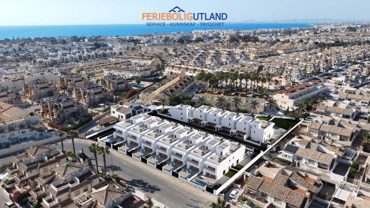 Pareado de 3 habitaciones en La Zenia en venta con piscina garaje - 495.000 € (Ref: 10006928)