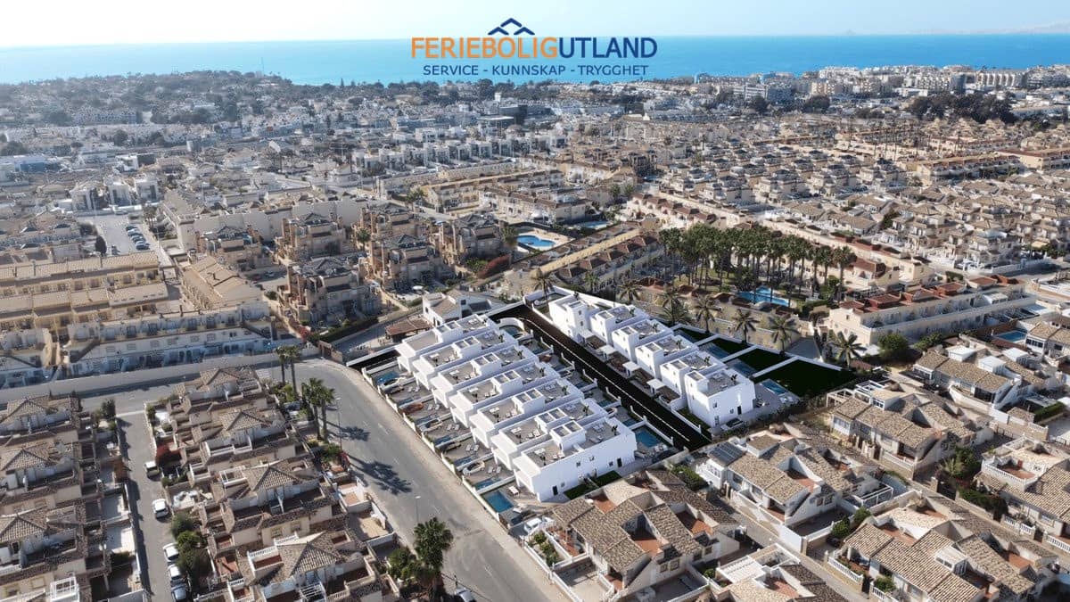 Pareado de 3 habitaciones en La Zenia en venta con piscina garaje - 495.000 € (Ref: 10006928)