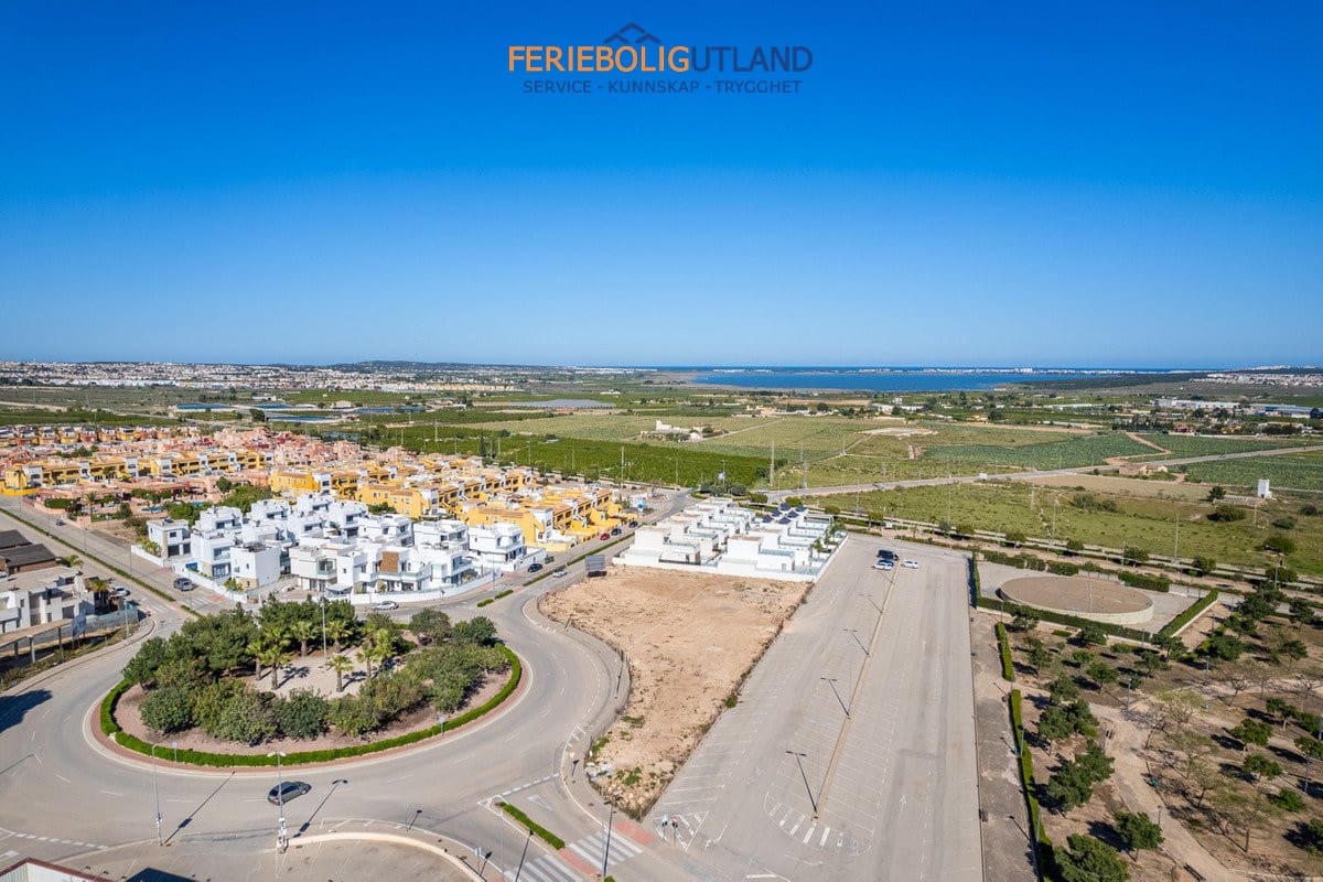 3 soveværelse Villa til salg i Los Montesinos med swimmingpool garage - € 485.000 (Ref: 10006931)