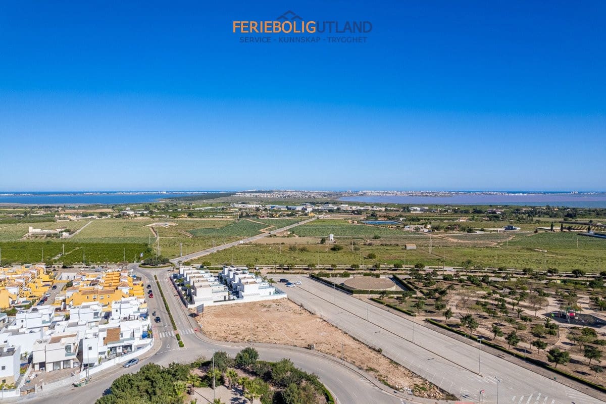 3 soveværelse Villa til salg i Los Montesinos med swimmingpool garage - € 485.000 (Ref: 10006931)