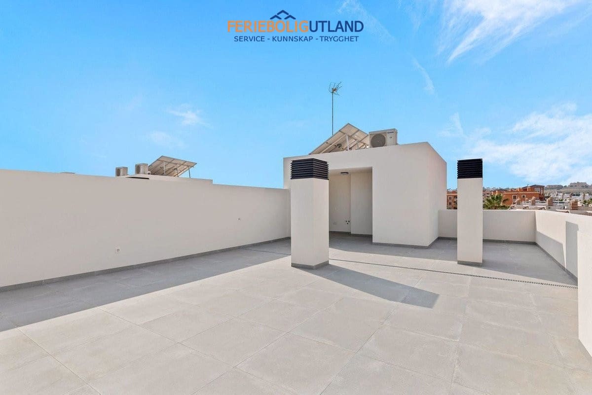 2 soveværelse Lejlighed til salg i Villamartin med swimmingpool garage - € 339.000 (Ref: 10006936)