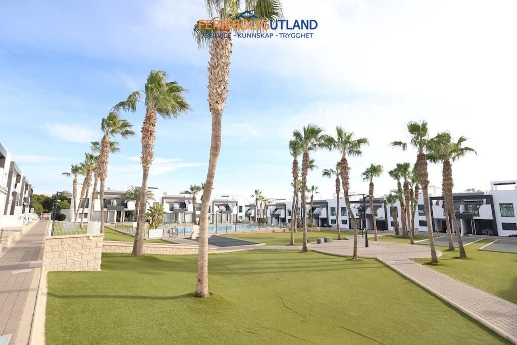 2 sypialnia Bungalow na sprzedaż w Playa Flamenca z basenem garażem - 270 000 € (Ref: 10006937)