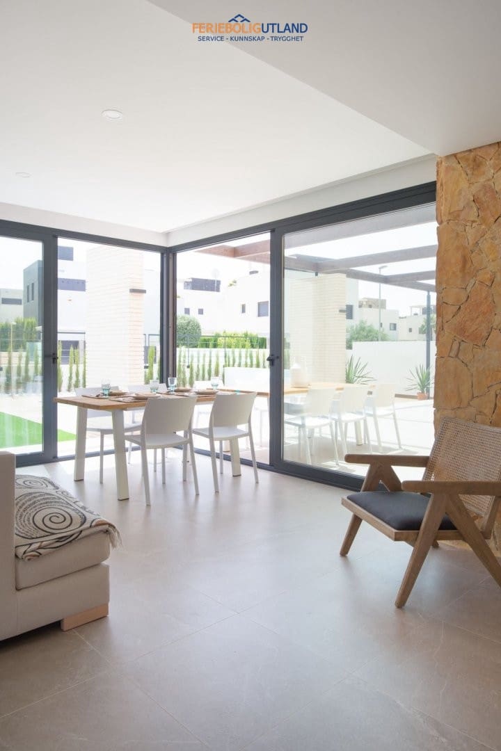 4 slaapkamer Villa te koop in Campoamor met zwembad - € 1.160.000 (Ref: 10006938)