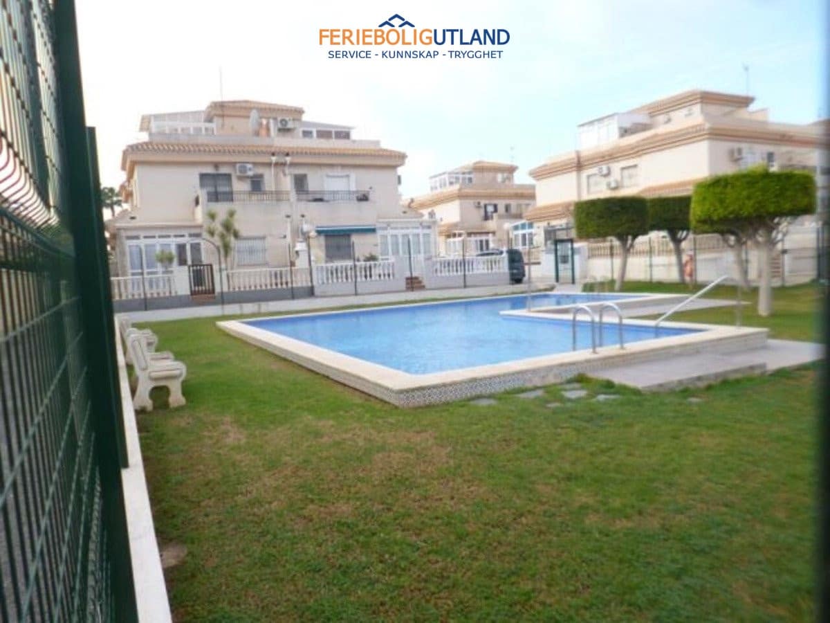 3 slaapkamer Villa te koop in Playa Flamenca met zwembad garage - € 419.000 (Ref: 10006942)