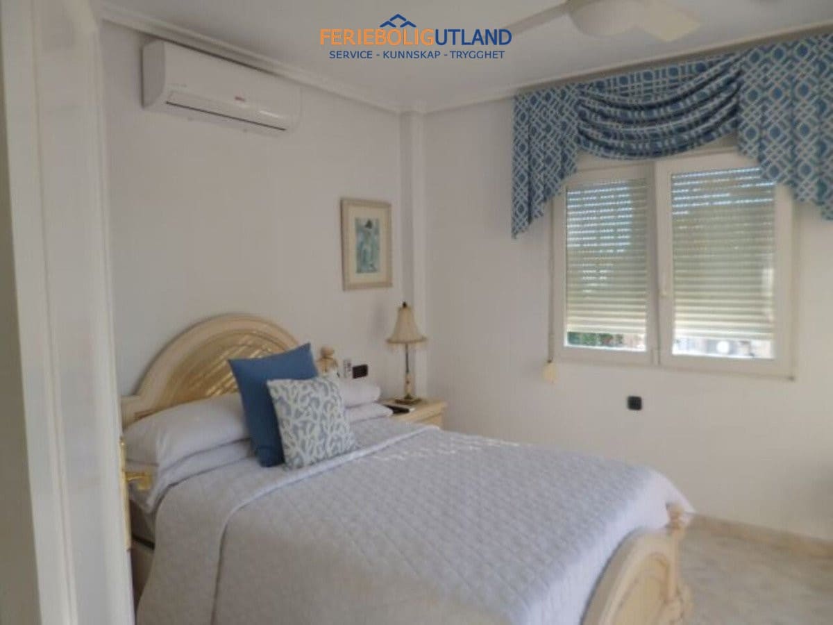 3 slaapkamer Villa te koop in Playa Flamenca met zwembad garage - € 419.000 (Ref: 10006942)