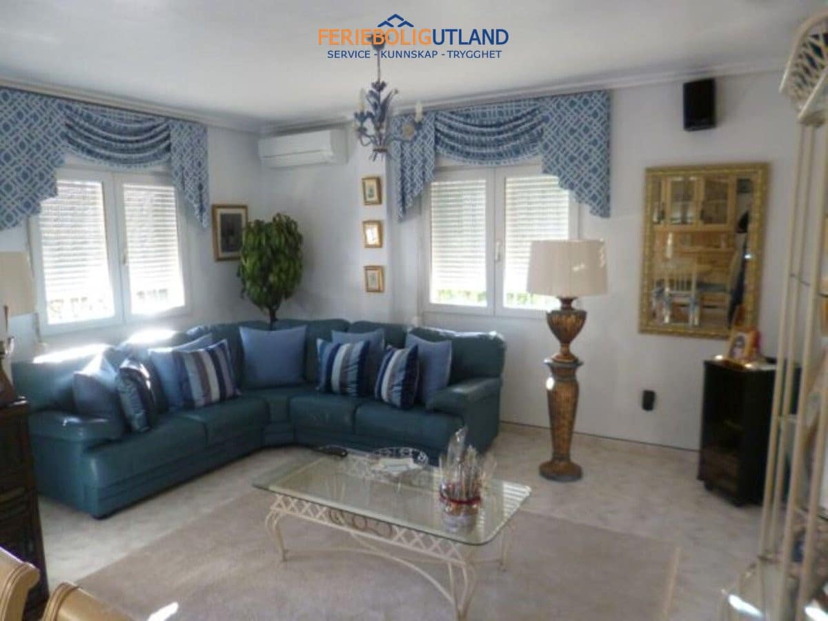 3 slaapkamer Villa te koop in Playa Flamenca met zwembad garage - € 419.000 (Ref: 10006942)