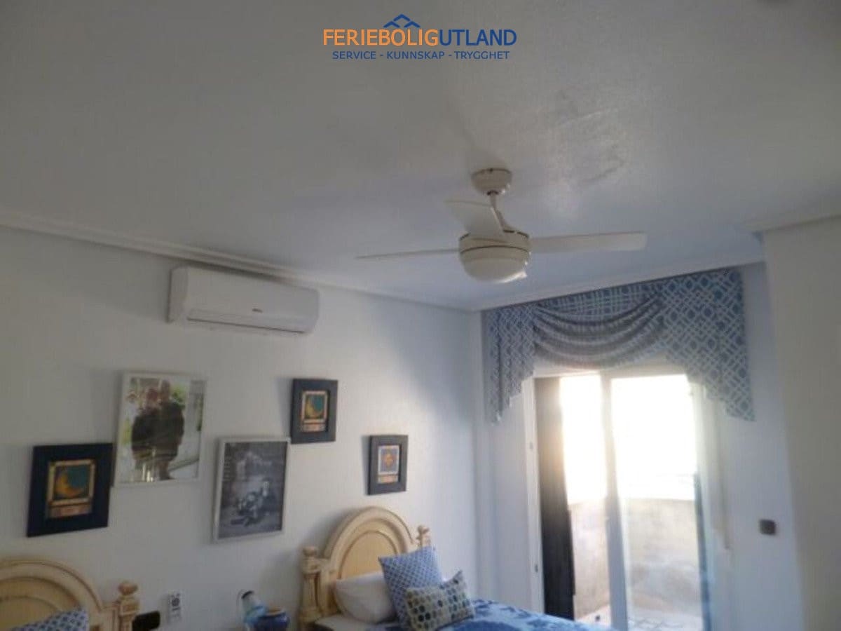 3 slaapkamer Villa te koop in Playa Flamenca met zwembad garage - € 419.000 (Ref: 10006942)