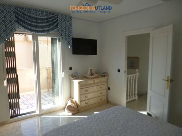 3 slaapkamer Villa te koop in Playa Flamenca, Orihuela met zwembad garage - € 419.000 (Ref: 10006942)