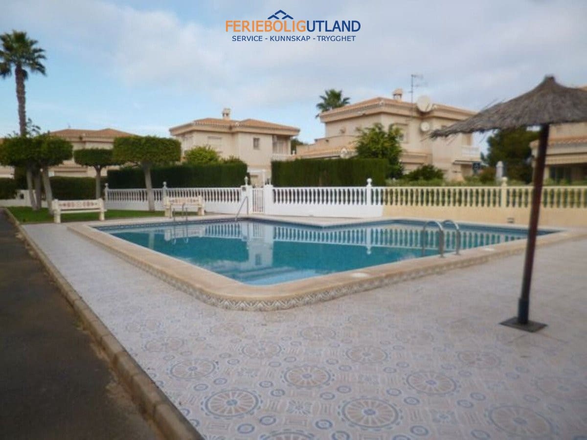 3 slaapkamer Villa te koop in Playa Flamenca met zwembad garage - € 419.000 (Ref: 10006942)