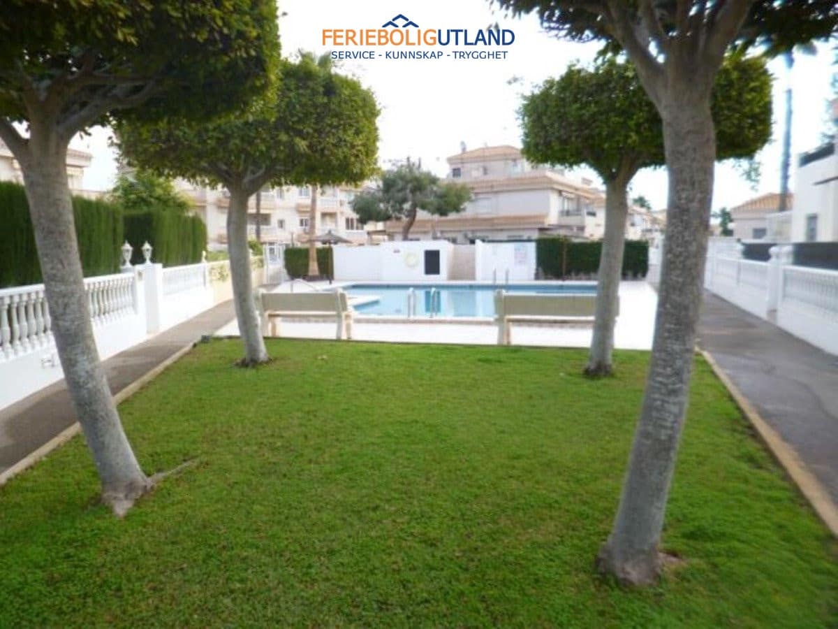 3 slaapkamer Villa te koop in Playa Flamenca met zwembad garage - € 419.000 (Ref: 10006942)