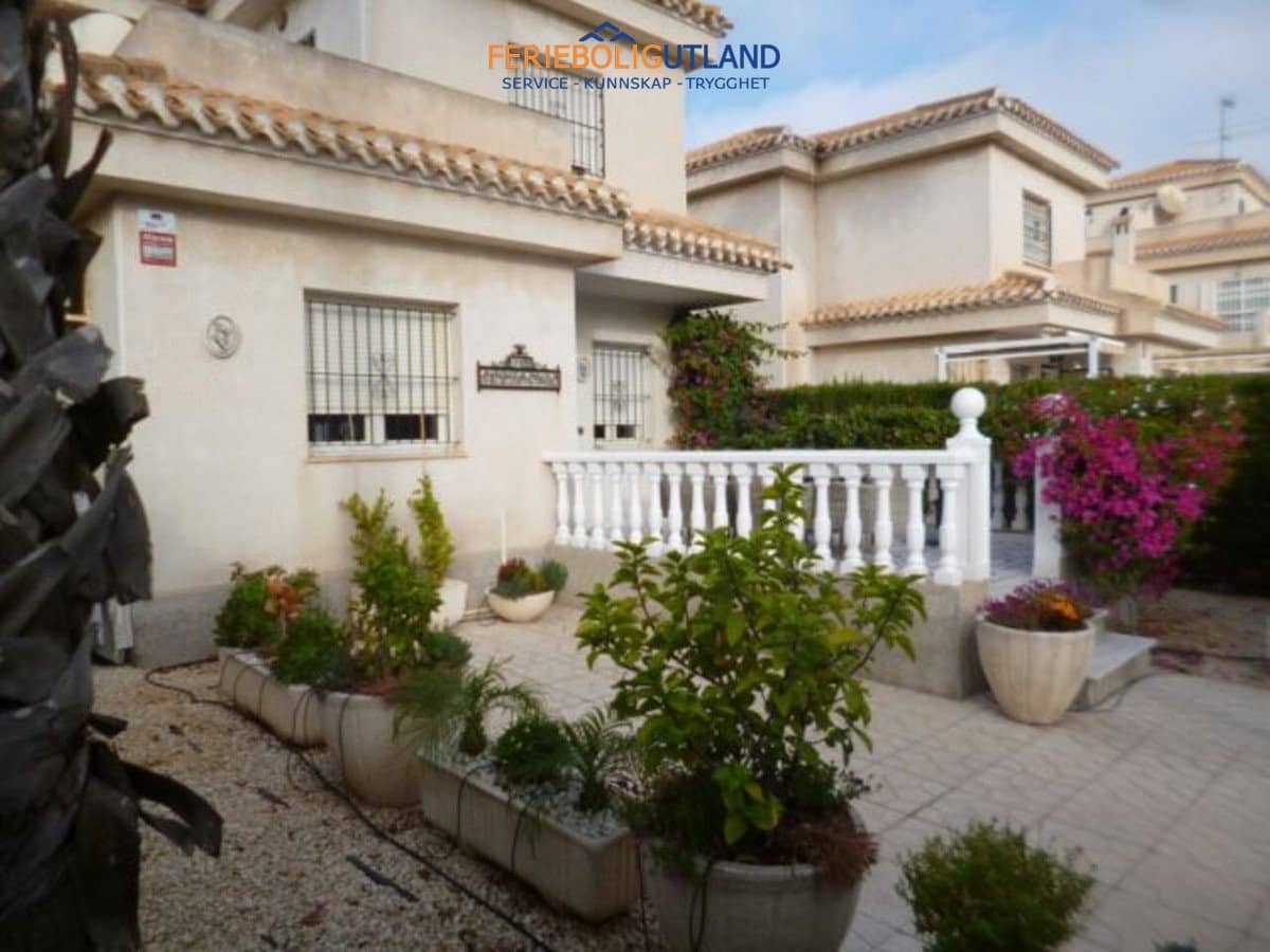 3 slaapkamer Villa te koop in Playa Flamenca met zwembad garage - € 419.000 (Ref: 10006942)