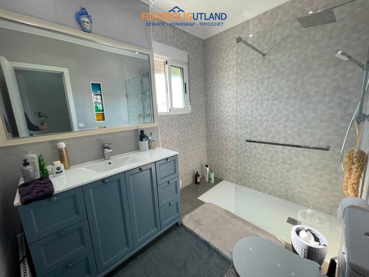 4 soveværelse Villa til salg i Guardamar del Segura med swimmingpool garage - € 410.000 (Ref: 10006952)
