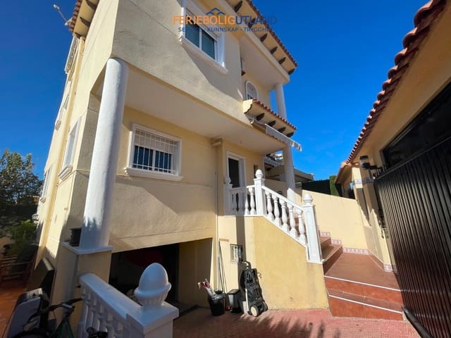 4 soveværelse Villa til salg i Zona Pueblo, Guardamar del Segura med swimmingpool garage - € 410.000 (Ref: 10006952)
