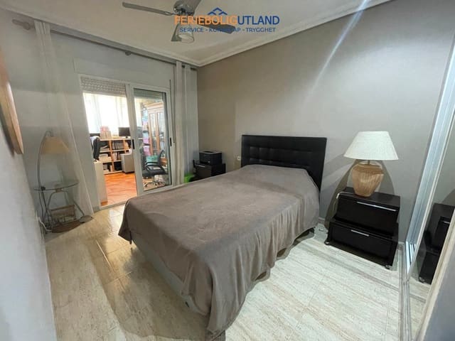 4 soveværelse Villa til salg i Zona Pueblo, Guardamar del Segura med swimmingpool garage - € 410.000 (Ref: 10006952)