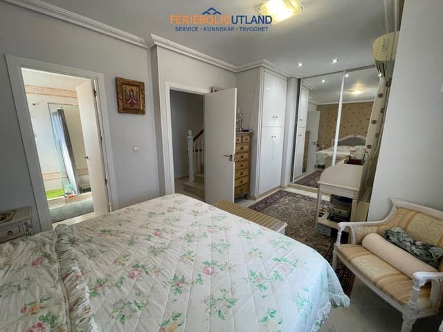 4 soveværelse Villa til salg i Zona Pueblo, Guardamar del Segura med swimmingpool garage - € 410.000 (Ref: 10006952)