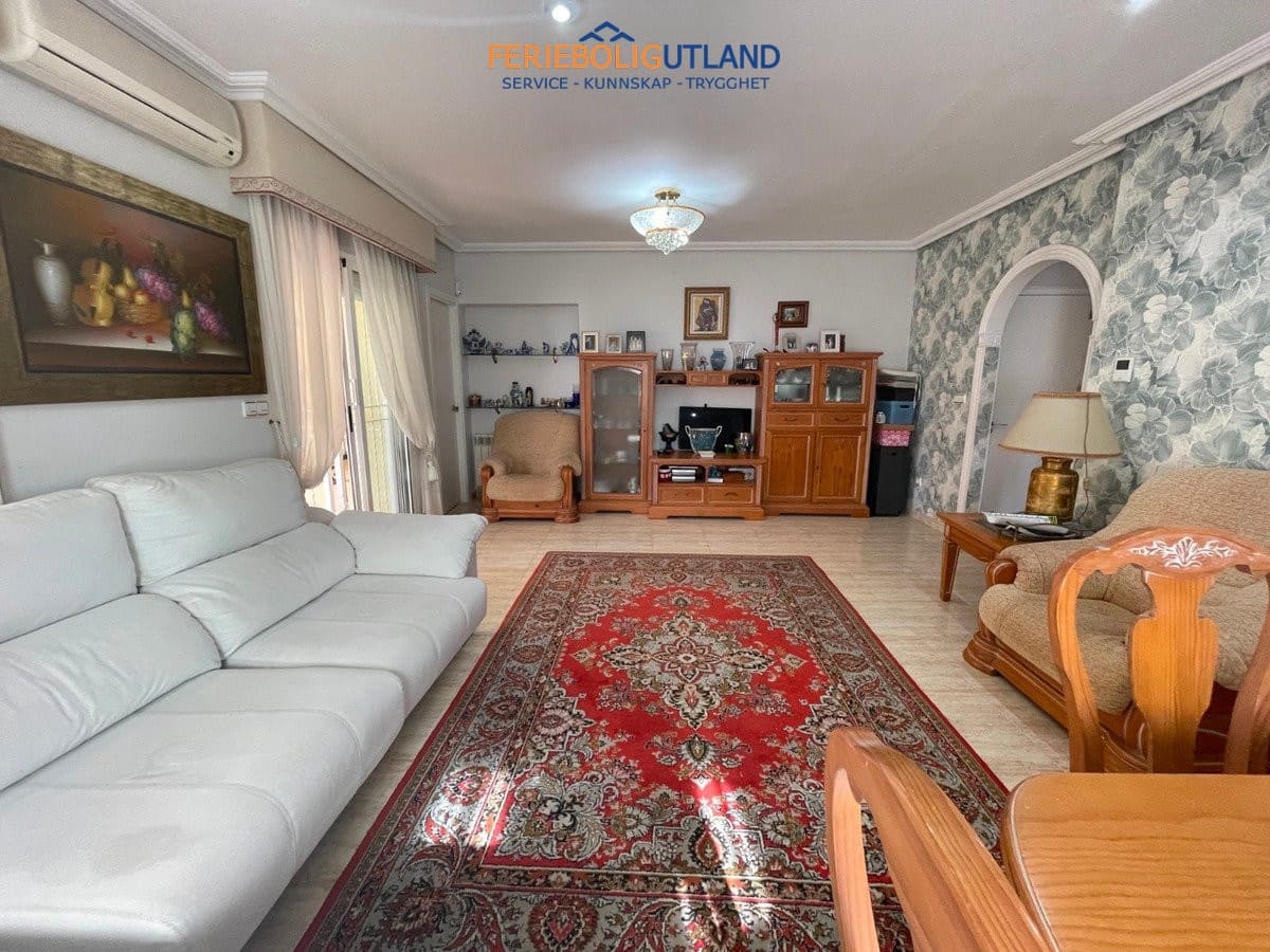 4 soveværelse Villa til salg i Guardamar del Segura med swimmingpool garage - € 410.000 (Ref: 10006952)