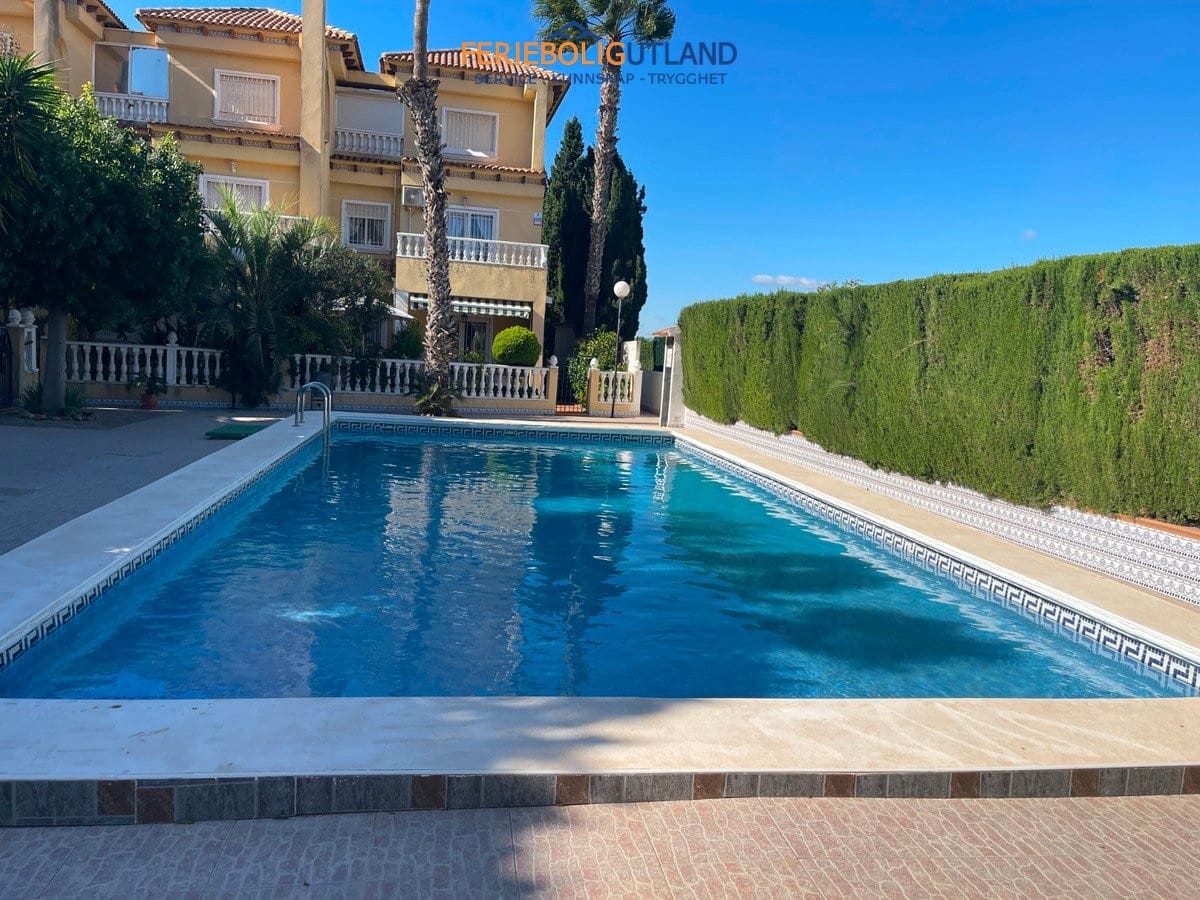 4 soveværelse Villa til salg i Guardamar del Segura med swimmingpool garage - € 410.000 (Ref: 10006952)
